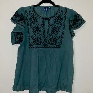 Gap Women’s Bohemian Crinkle Gauze Embroidered Sheer Blouse Size M